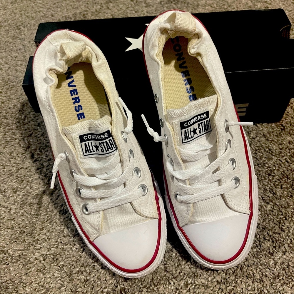 Gently used converse size 7 1/2 women’s white low top sneaker